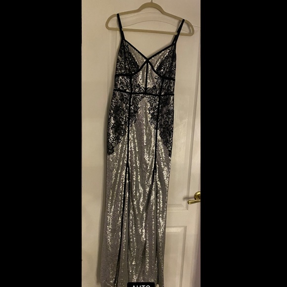 Tadashi Shoji sequin and velvet gown. Size US4